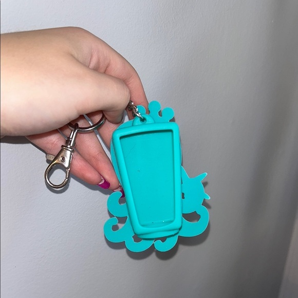 Bath & Body Works Teal Octopus Hand Sanitizer Keychain - Picture 5 of 5